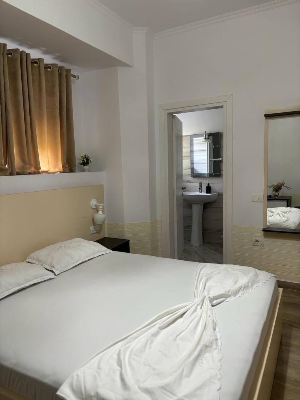 Guest House Adi Hoxha Берат Экстерьер фото