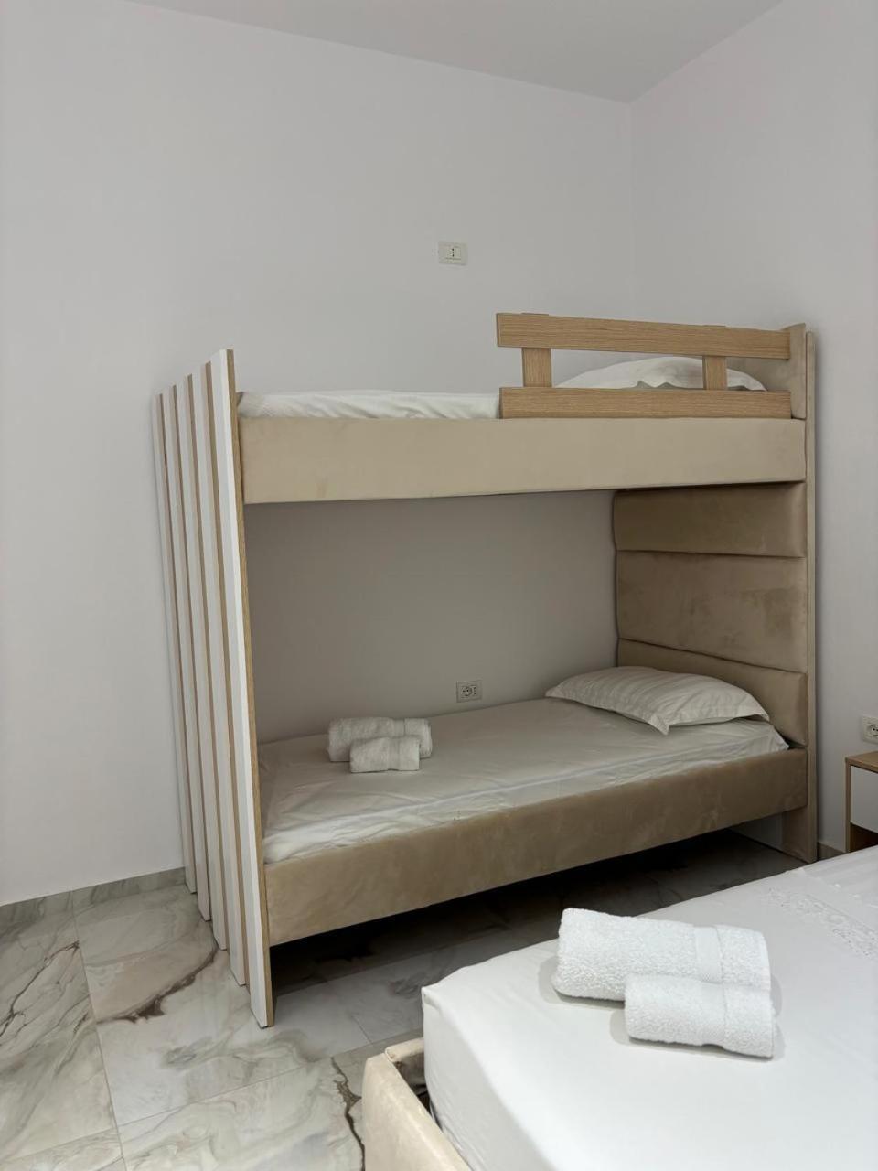 Guest House Adi Hoxha Берат Экстерьер фото