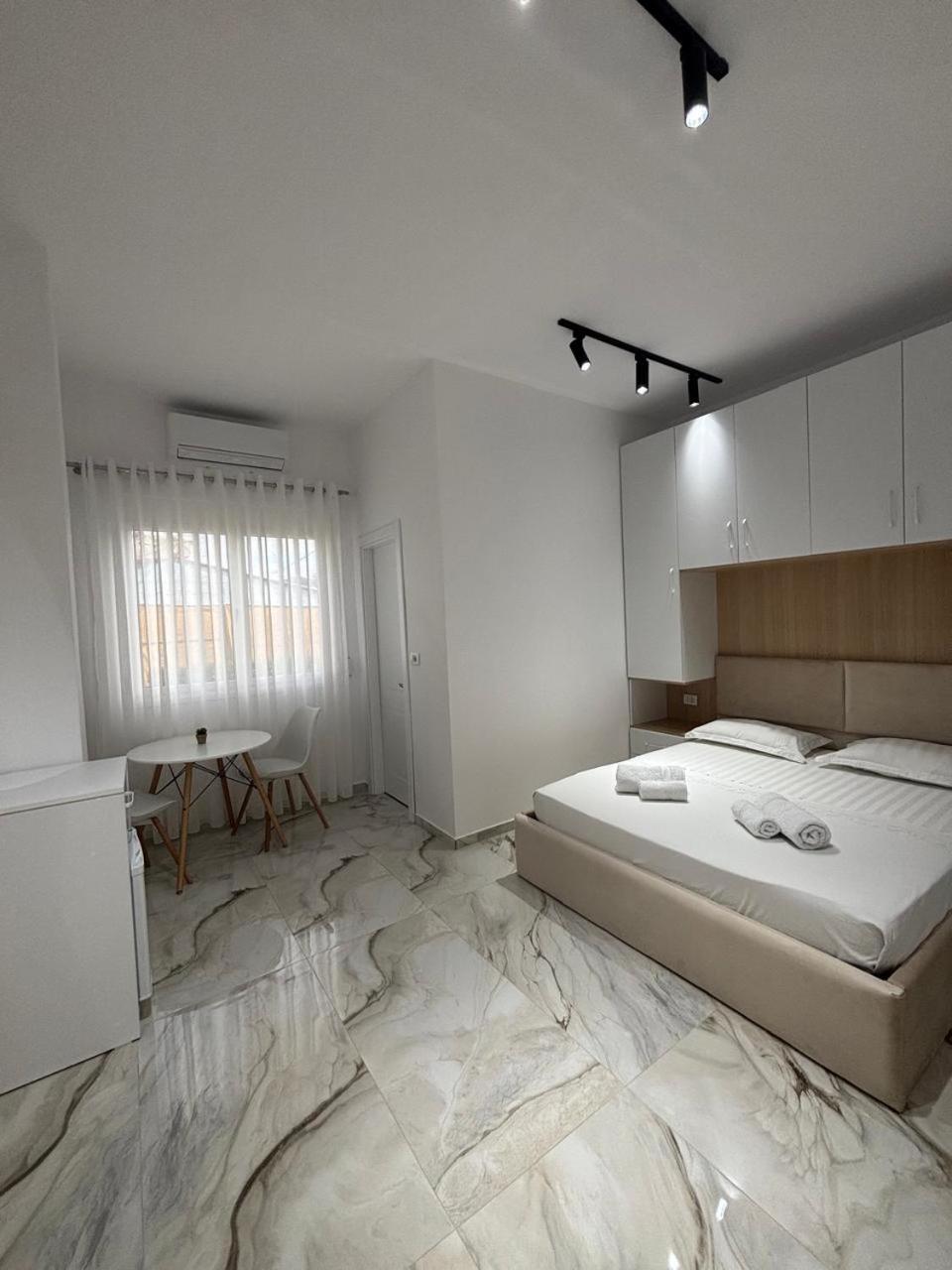 Guest House Adi Hoxha Берат Экстерьер фото